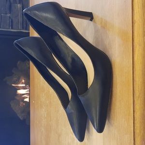 Vince camuto womens 7.5 classic black leather heels